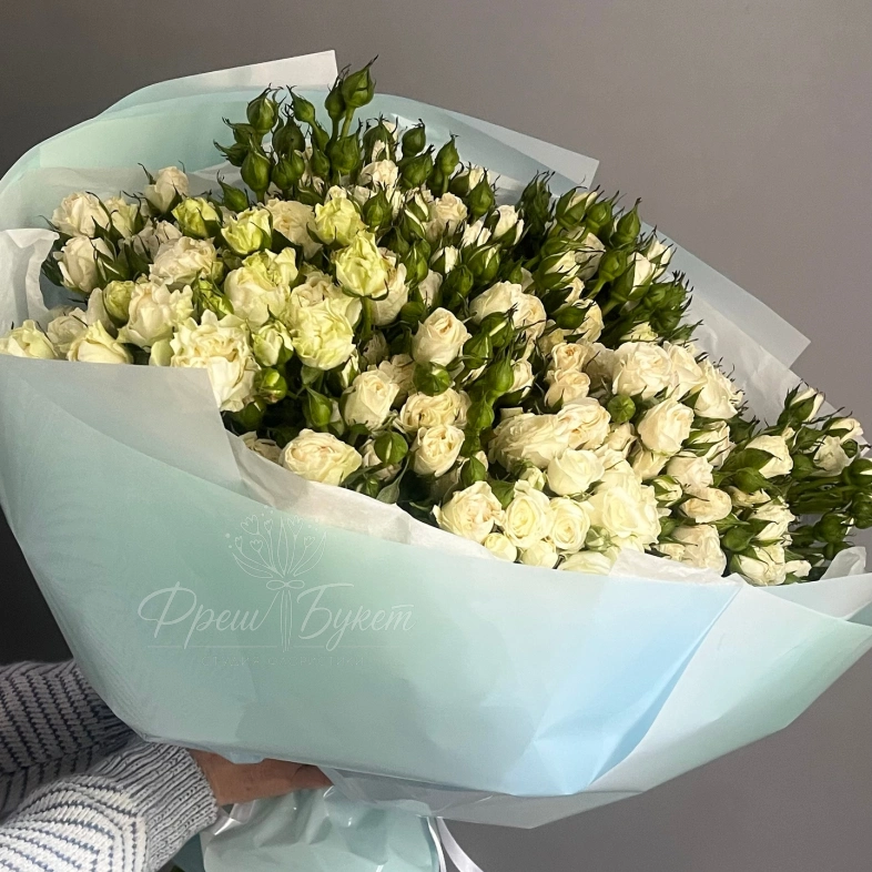 15 кустовых белых роз