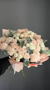 Пышный букет из роз, хризантем и гвоздик 26+ цветков 0