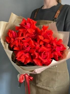 Букет из 7 алых французских роз &laquo;Сердце в конверте&raquo; 0