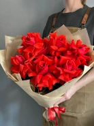 Букет из 7 алых французских роз &laquo;Сердце в конверте&raquo; 1