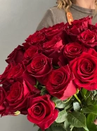 Букет из 25 алых роз &laquo;Королевский подарок&raquo; 3