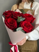 Букет из 5 алых роз &laquo;Благородная страсть&raquo; 2