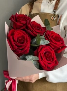 Букет из 5 алых роз &laquo;Благородная страсть&raquo; 4