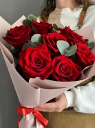 Букет из 7 алых роз &laquo;Семь нот любви&raquo; 0