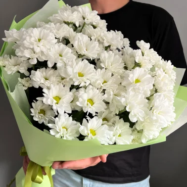 Букет из 7 ромашковых хризантем «Дыхание лета»