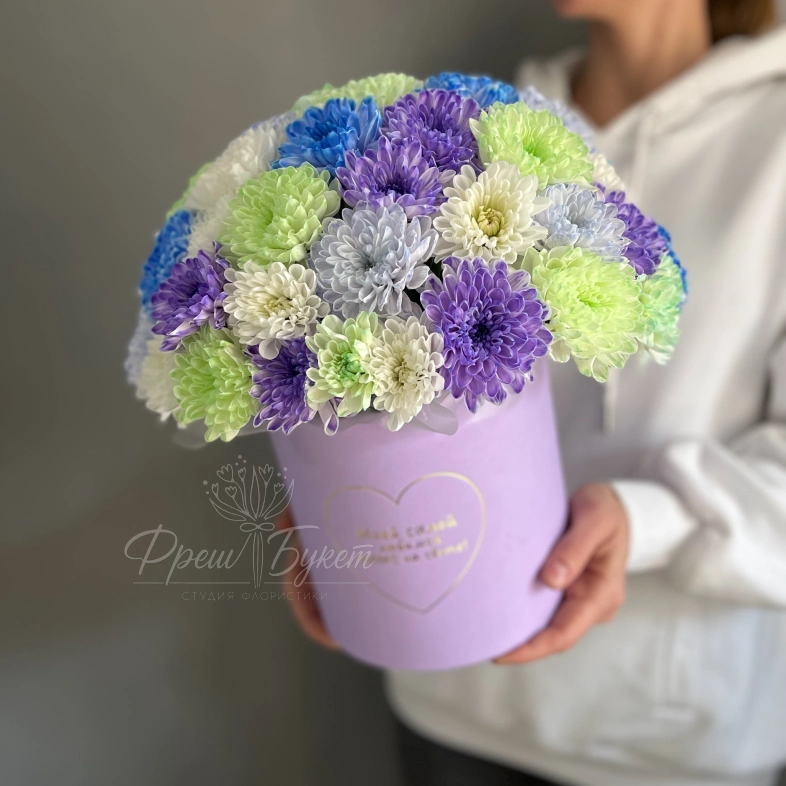Микс хризантем в шляпной коробке