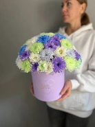 Микс хризантем в шляпной коробке 1