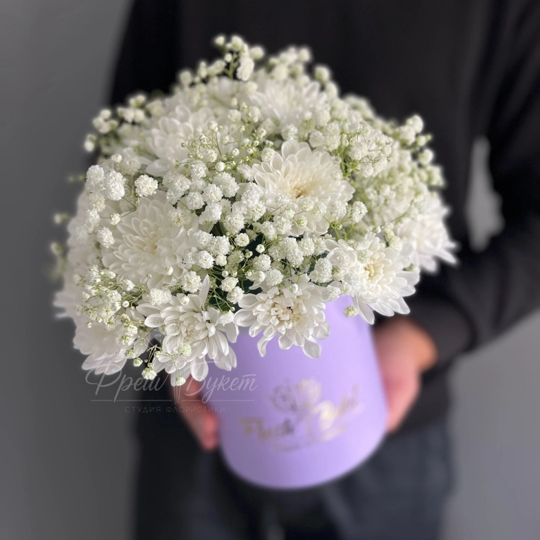 Шляпная коробка с хризантемой